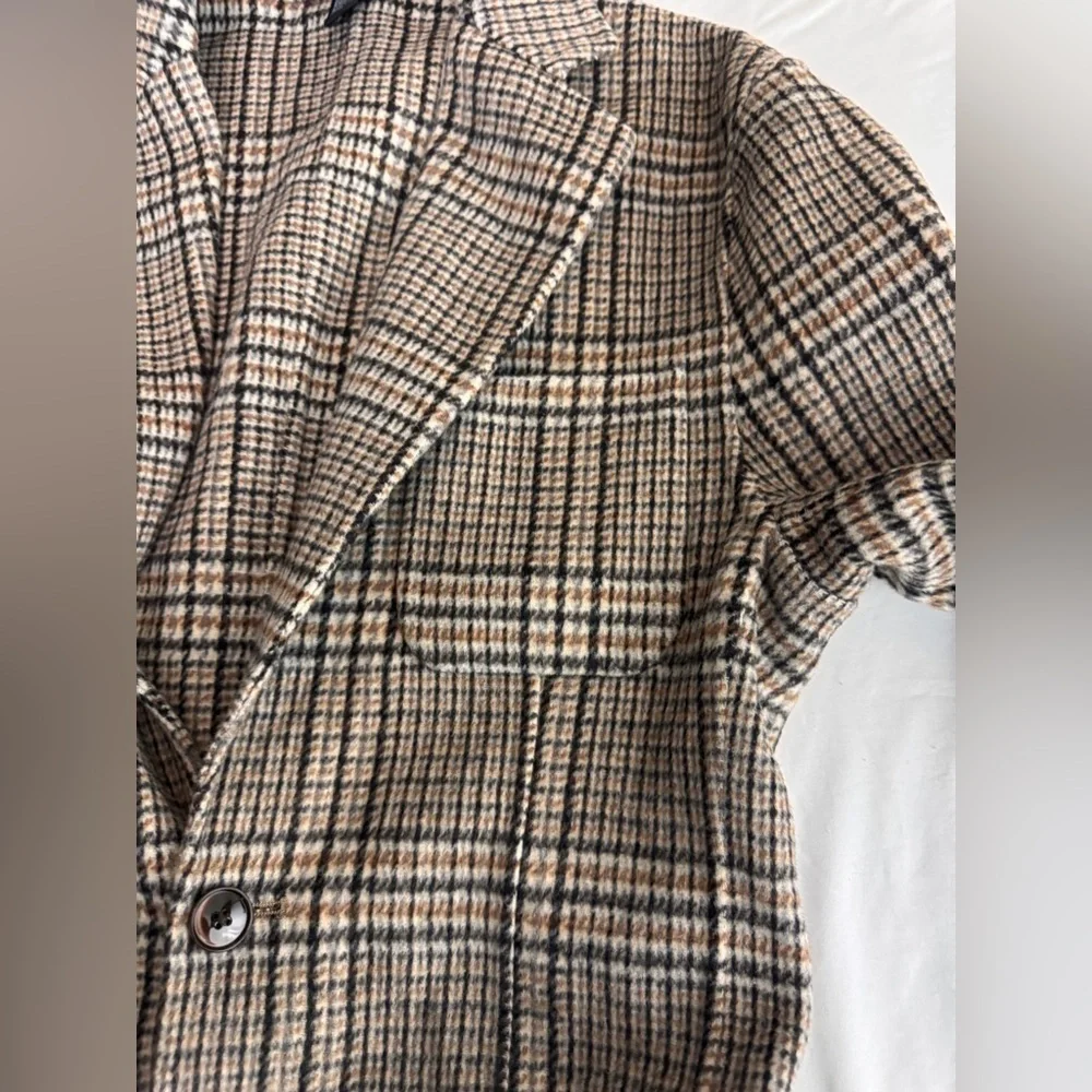 Express chic houndstooth